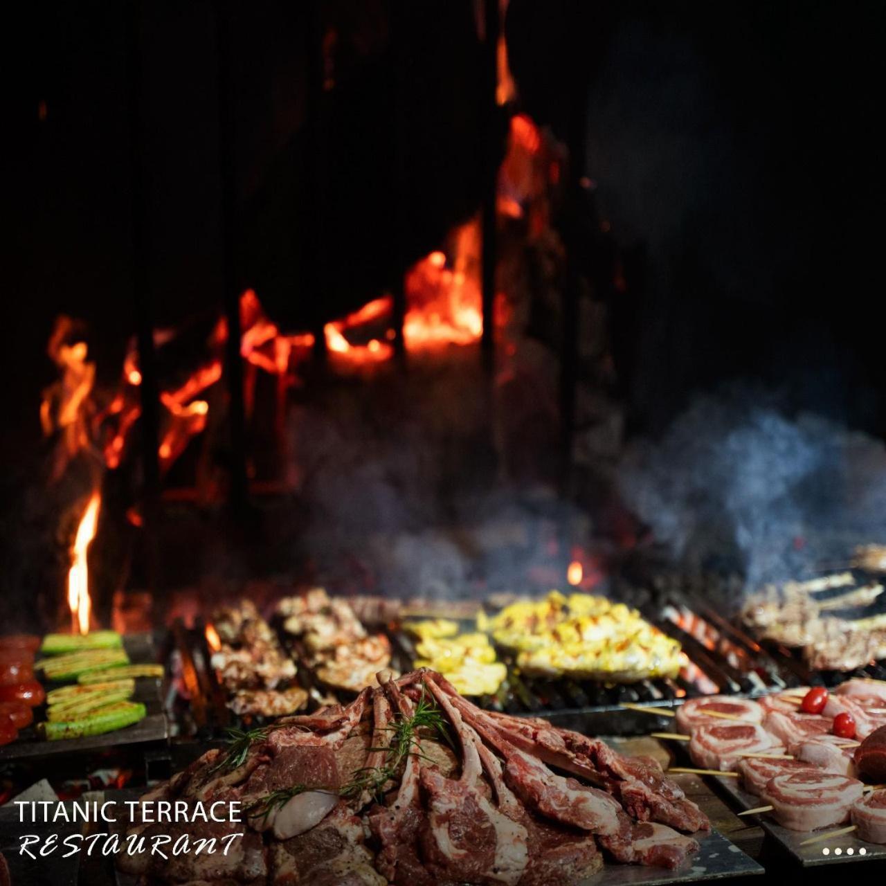 Titanic Hotel & Spa Sulaymaniyah Екстер'єр фото A typical barbecue