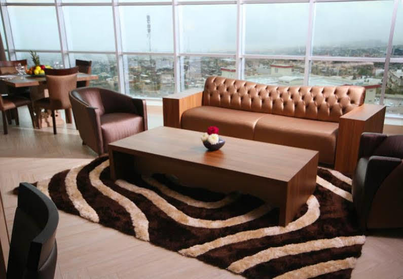 Titanic Hotel & Spa Sulaymaniyah Екстер'єр фото A living room with a carpet
