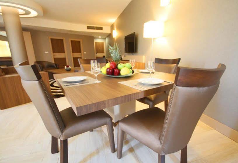 Titanic Hotel & Spa Sulaymaniyah Екстер'єр фото A dining room