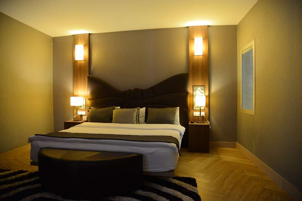 Titanic Hotel & Spa Sulaymaniyah Номер фото A bedroom