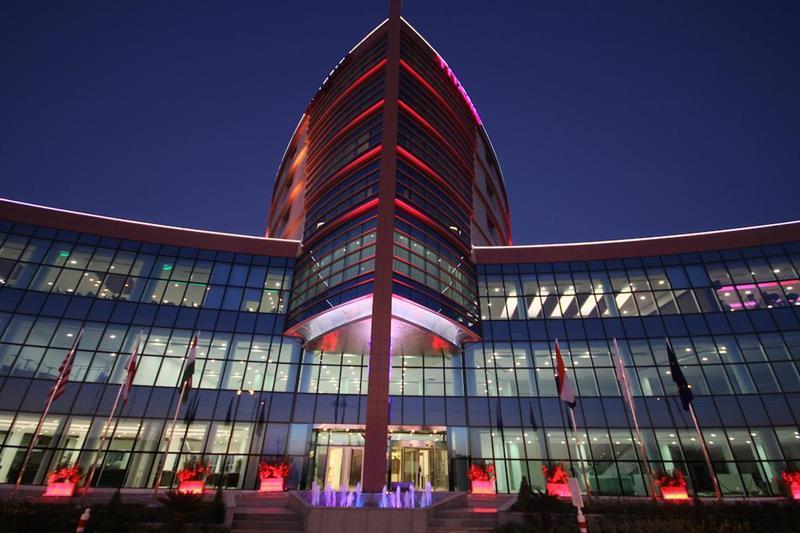 Titanic Hotel & Spa Sulaymaniyah Екстер'єр фото The hotel at night